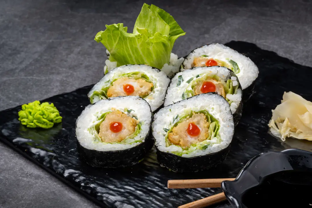 Karides Tempura Roll — Vibe Sushi İzmir Buca sushi fotoğraf çekimi, açılı çekim | Mert Akdurak