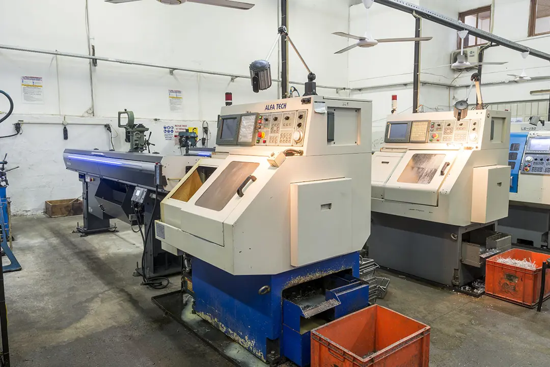 Fabrika Fotoğraf Çekimi İzmir — Sertçelik CNC Profesyonel Işıklandırma — mertakdurak.com