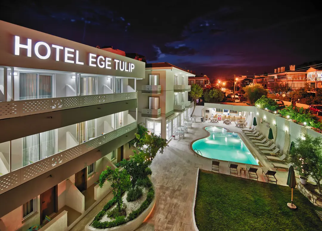 Mimari Fotoğraf Çekimi İzmir — Ege Tulip Hotel Yapısal Detaylar ve Atmosferik Ambiyans — mertakdurak.com