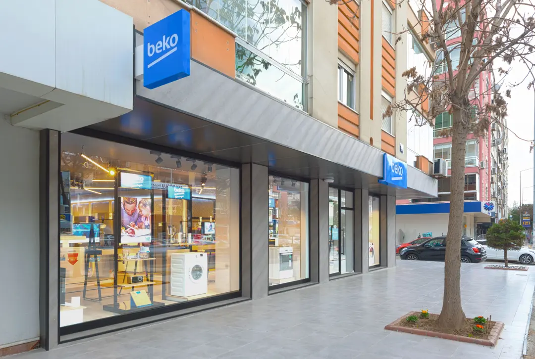 Mimari Fotoğraf Çekimi İzmir — Beko Mağaza Modern Tasarım — mertakdurak.com