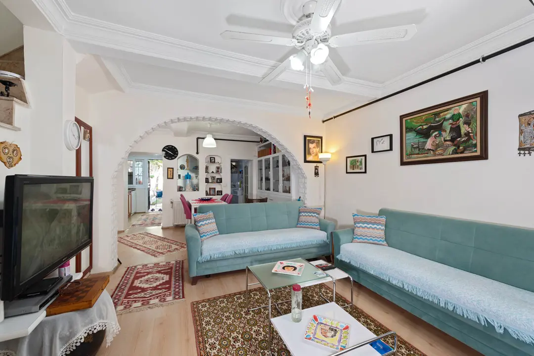Mimari Fotoğraf Çekimi İzmir — Mahmush Airbnb Doğal Işıklandırma — mertakdurak.com