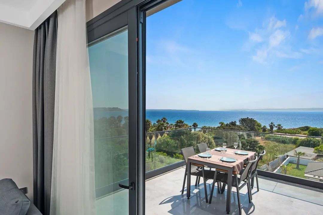Mimari Fotoğraf Çekimi İzmir — Kadagan Suites Modern Bina Cephesi — mertakdurak.com — 19