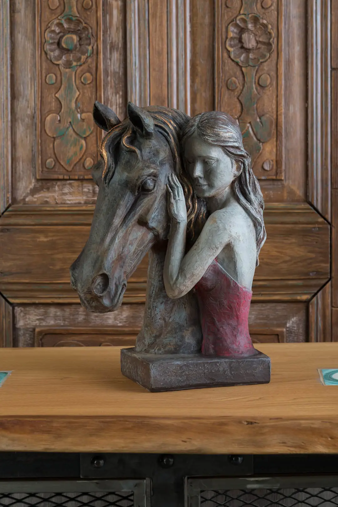 Ürün Fotoğraf Çekimi İzmir — Oymalı Kapı Ahşap Doku Detayı — mertakdurak.com — 15
