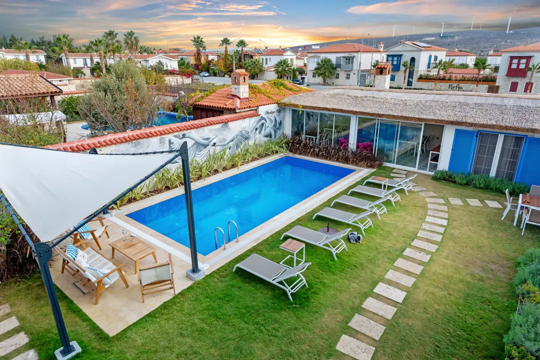 Mimari Fotoğraf Çekimi İzmir — Rhodium Hotel Havuz Yansıması Detayı — mertakdurak.com — 12